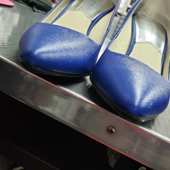 Michael Kors Women's size 5.5 Cobalt Blue 3 inch Leather Heels - no box - Picture 7 of 13